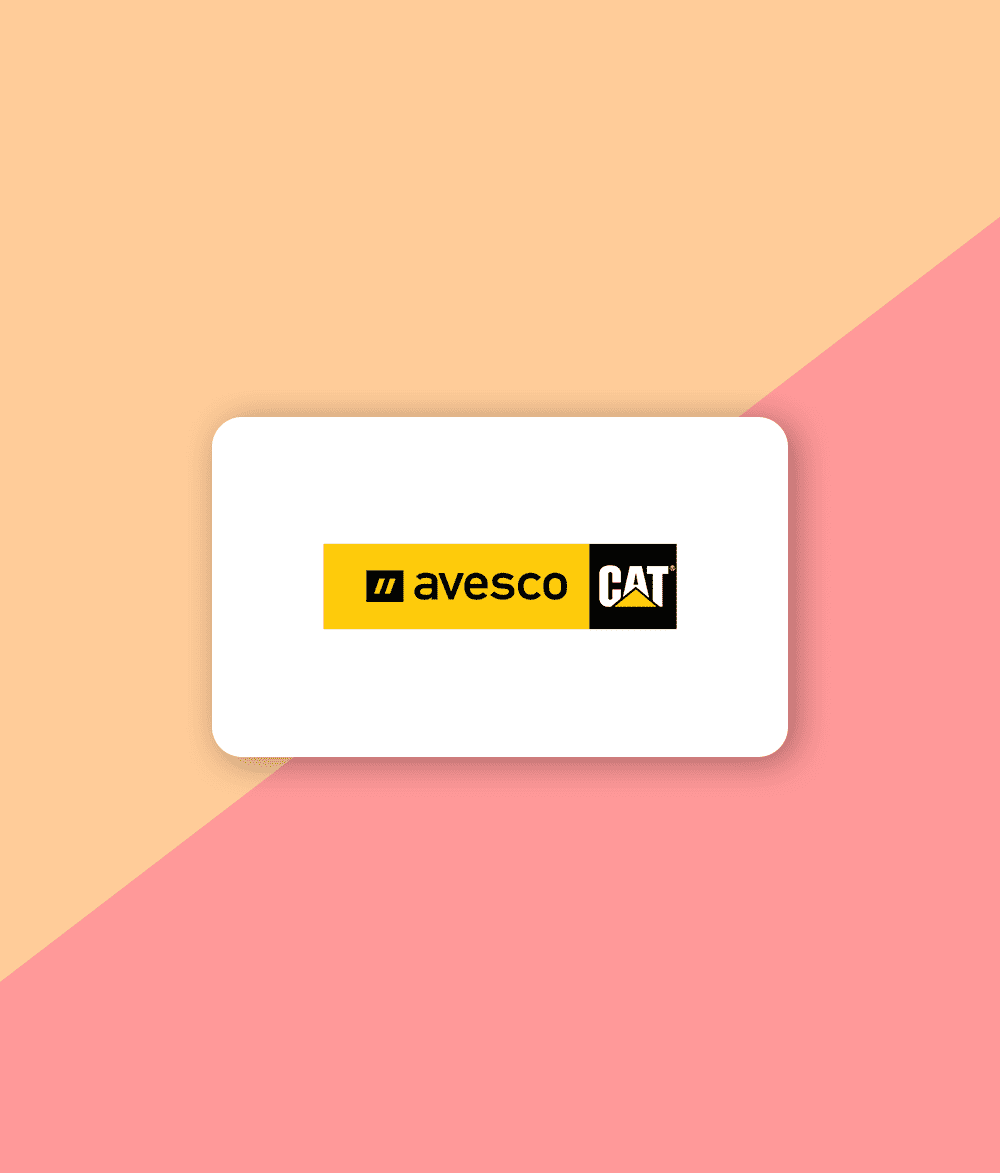 Man sieht das Logo der avesco cat. Das Logo ist auf weißem Hintergrund in Form einer Kreditkarte abgebildet. Es ist von einem zweifarbigen Hintergrund umgeben. Klickt man das Logo von avesco an, gelangt man zu den Hörproben professioneller Anrufbeantworteransagen und Telefonansagen, welche VICTURA für diesen Kunden produziert hat.