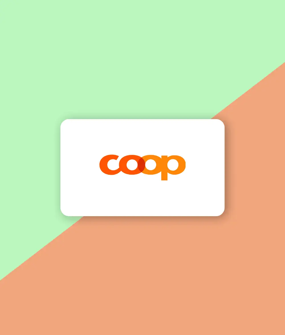 Man sieht das Logo von Coop. Das Logo ist auf weißem Hintergrund in Form einer Kreditkarte abgebildet. Es ist von einem zweifarbigen Hintergrund umgeben. Klickt man auf das Logo von Coop, gelangt man zu den Hörproben der professionellen Telefonansagen und der Anrufbeantworteransagen, welche VICTURA für diesen Kunden produziert hat.