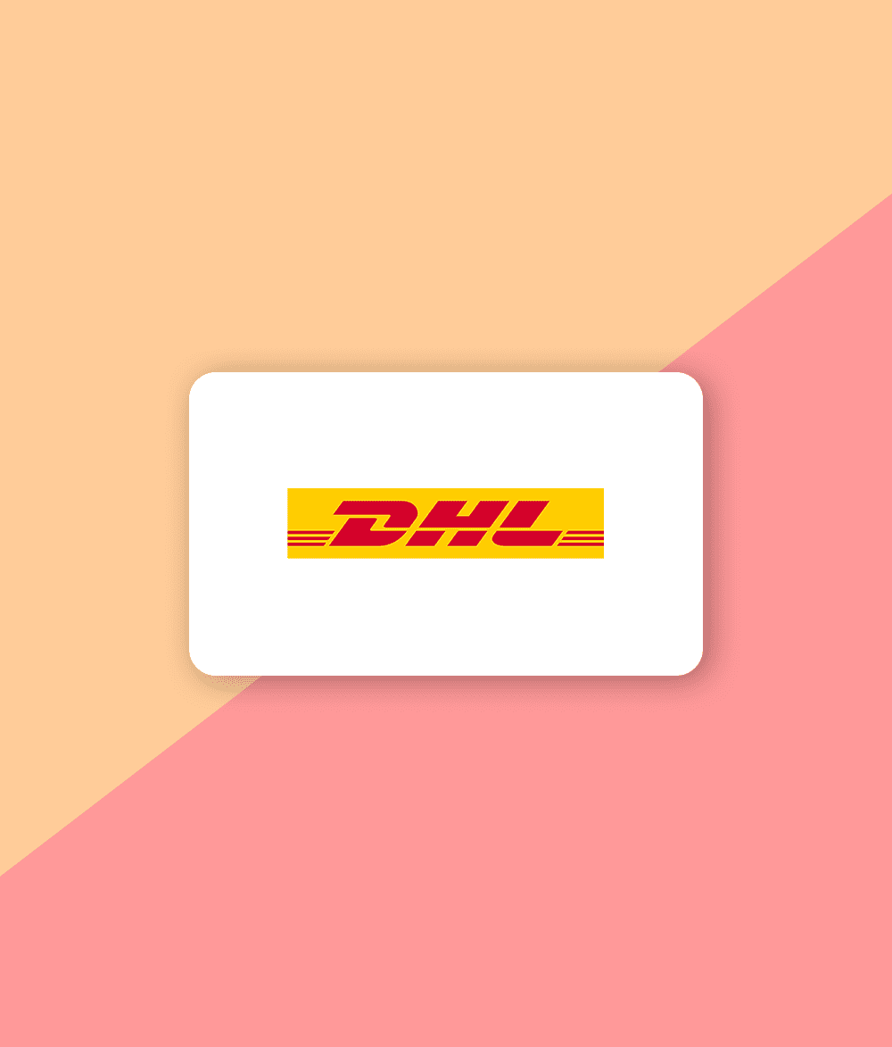 Man sieht das Logo von DHL. Das Logo ist auf weißem Hintergrund in Form einer Kreditkarte abgebildet. Es ist von einem zweifarbigen Hintergrund umgeben. Klickt man auf das Logo von DHL, gelangt man zu den Hörproben professioneller Sprachansagen und Telefonansagen, welche VICTURA für diesen Kunden produziert hat.