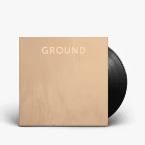 Schallplatte mit dem Schriftzug Ground schaut aus einer Schallplattenhülle hervor, Verweis auf Demo der SUISA-freien Wartemusik.