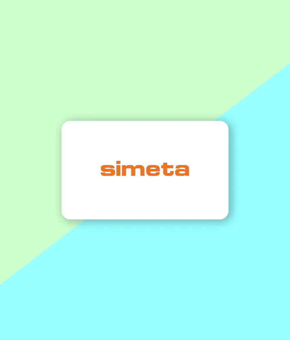 Man sieht das Logo der simeta AG. Das Logo ist auf weißem Hintergrund in Form einer Kreditkarte abgebildet. Es ist von einem zweifarbigen Hintergrund umgeben. Klickt man auf das Logo der simeta AG, gelangt man zu den Hörproben der professionellen Warteschleife und der Anrufbeantworteransagen, welche VICTURA für diesen Kunden produziert hat.