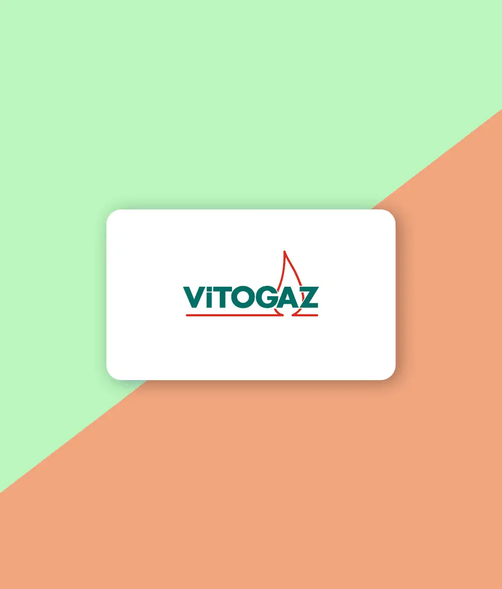 Logo Vitogaz mit speziellem Hintergrund. Das Logo wird zu Referenzzwecken angezeigt und verweist auf Demos zu professionell produzierten Telefonansagen und Sprachansagen.